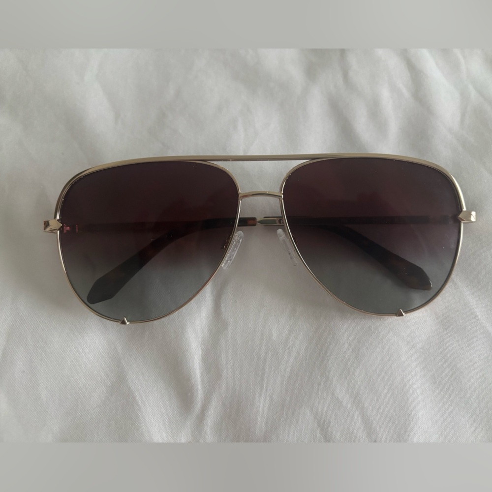 Quay Stylish Gold Aviator Sunglasses